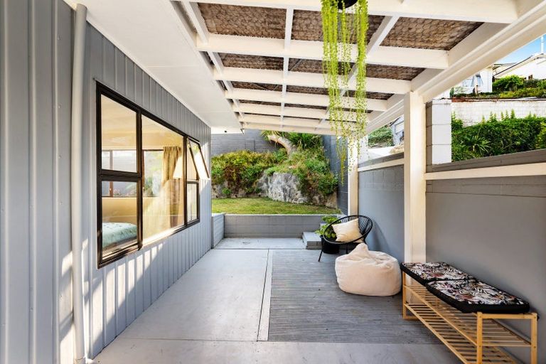 Photo of property in 2/77 Shakespeare Road, Bluff Hill, Napier, 4110