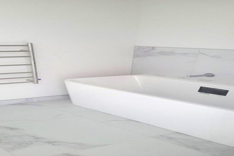 Photo of property in 30 Koreke Close, Kenepuru, Porirua, 5022