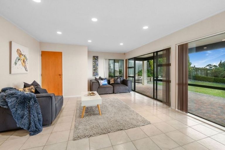 Photo of property in 18 Savoy Road, Orewa, 0931