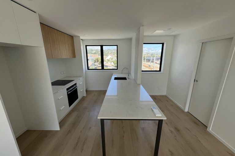 Photo of property in 1/10 Pascoe Avenue, Paremata, Porirua, 5026