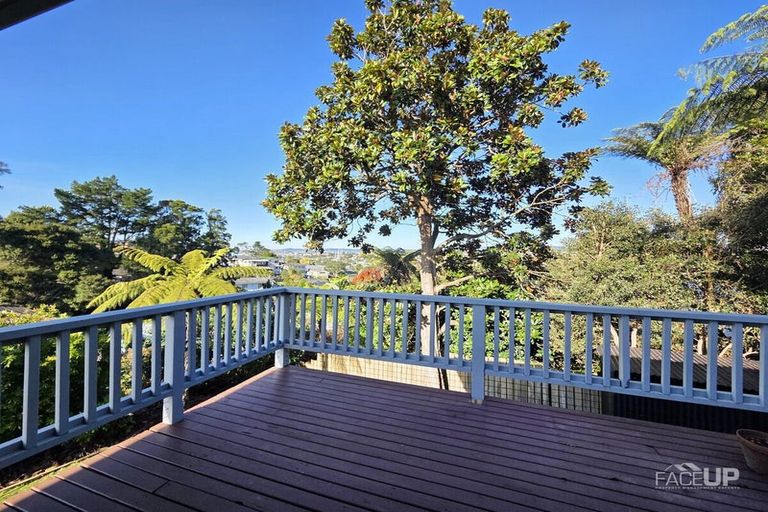 Photo of property in 1 Fernhaven Place, Massey, Auckland, 0614
