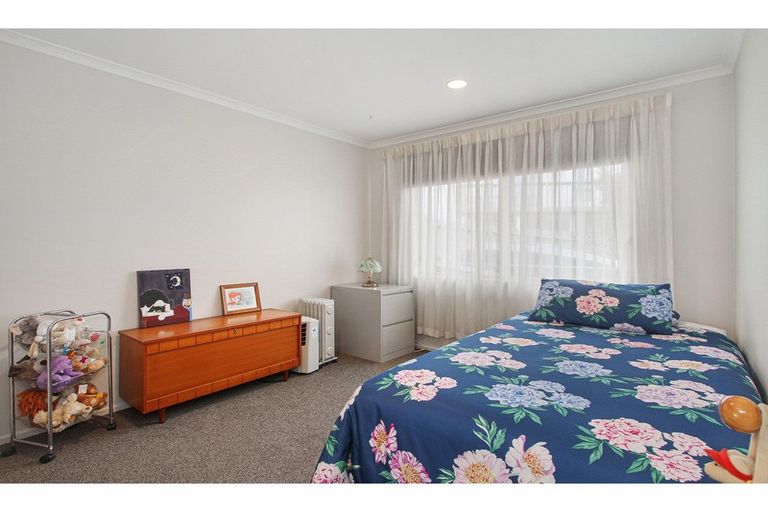 Photo of property in 78 Sunset Road, Unsworth Heights, Auckland, 0632