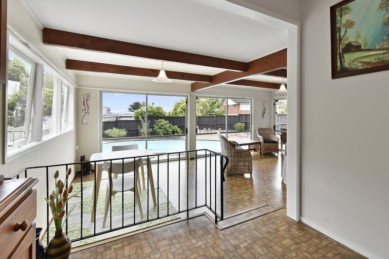 Photo of property in 18 Freshney Place, Hillpark, Auckland, 2102
