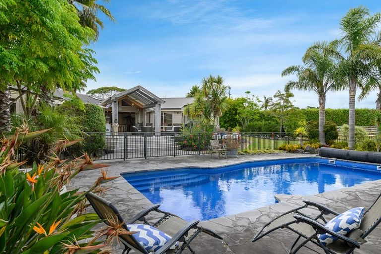 Photo of property in 136 Oraha Road, Kumeu, 0892