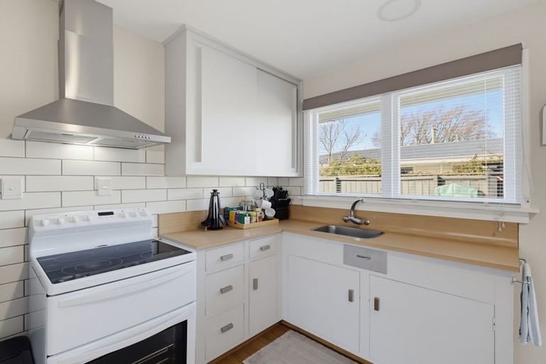 Photo of property in 2/7 Curletts Road, Sockburn, Christchurch, 8042