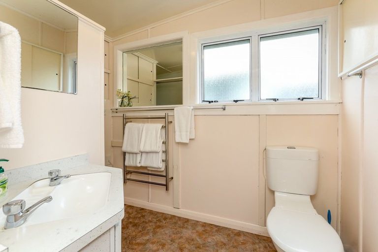 Photo of property in 30 Tasman Parade, Oakura, 4314