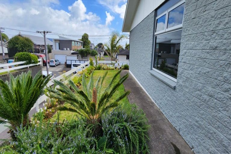 Photo of property in 1/246 Courtenay Street, Strandon, New Plymouth, 4312