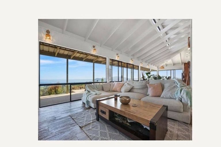 Photo of property in 21 Spicer Road, Cable Bay, 0420