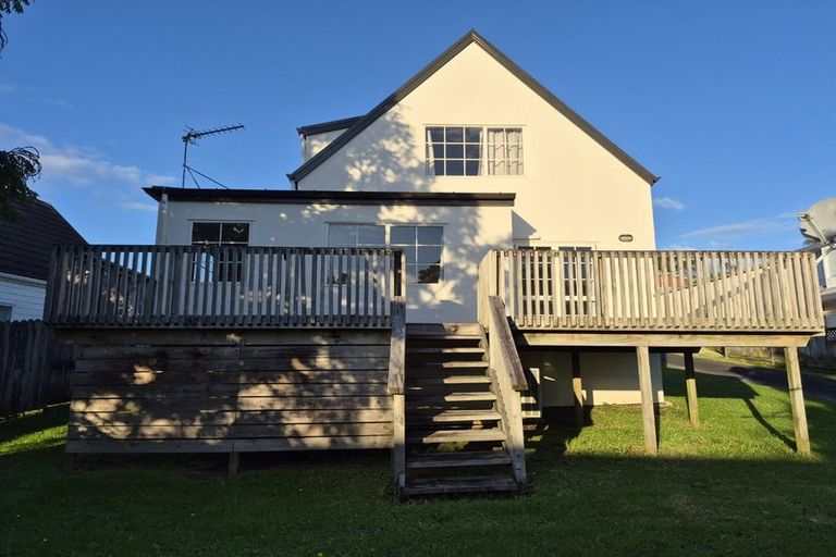 Photo of property in 14 Redfern Lane, Glenfield, Auckland, 0629