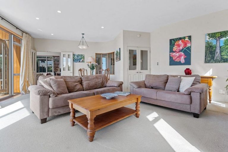 Photo of property in 3/56 Castor Bay Road, Castor Bay, Auckland, 0620