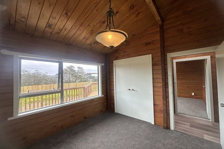 Photo of property in 137 Simpson Road, Henderson Valley, Auckland, 0614