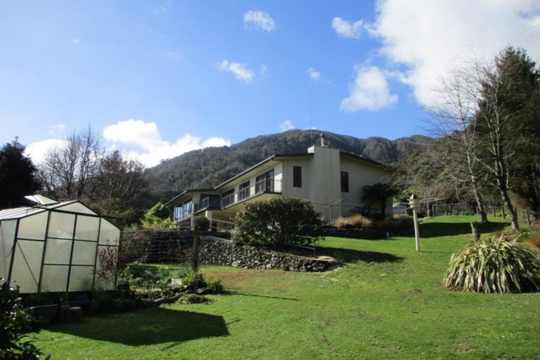 Photo of property in Kalli House, 13 Cargills Road, Barrytown, Runanga, 7873