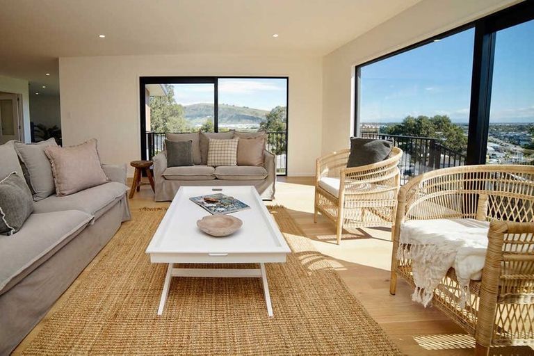 Photo of property in 27 Cannon Hill Crescent, Mount Pleasant, Christchurch, 8081