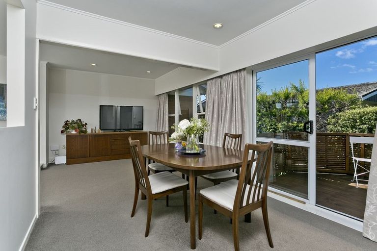 Photo of property in 2/43 Northumberland Avenue, Belmont, Auckland, 0622