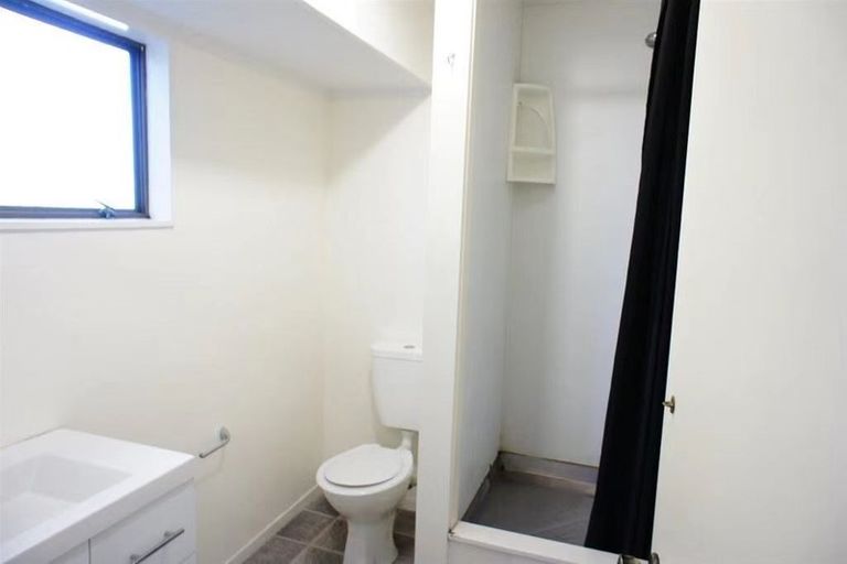 Photo of property in 2/2b Sunnynook Road, Sunnynook, Auckland, 0620