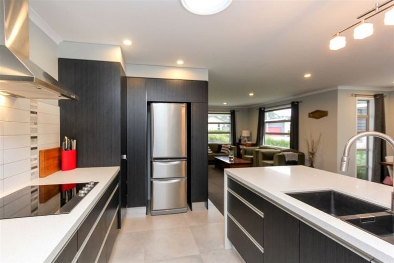 Photo of property in 4 Pebble Beach Court, Waiwhakaiho, New Plymouth, 4312