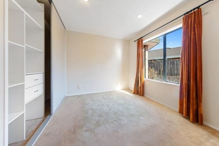 Photo of property in 1 Waylen Place, Burswood, Auckland, 2013