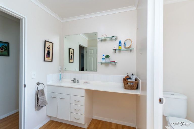 Photo of property in 5 Grace Nicholls Grove, Riverstone Terraces, Upper Hutt, 5018