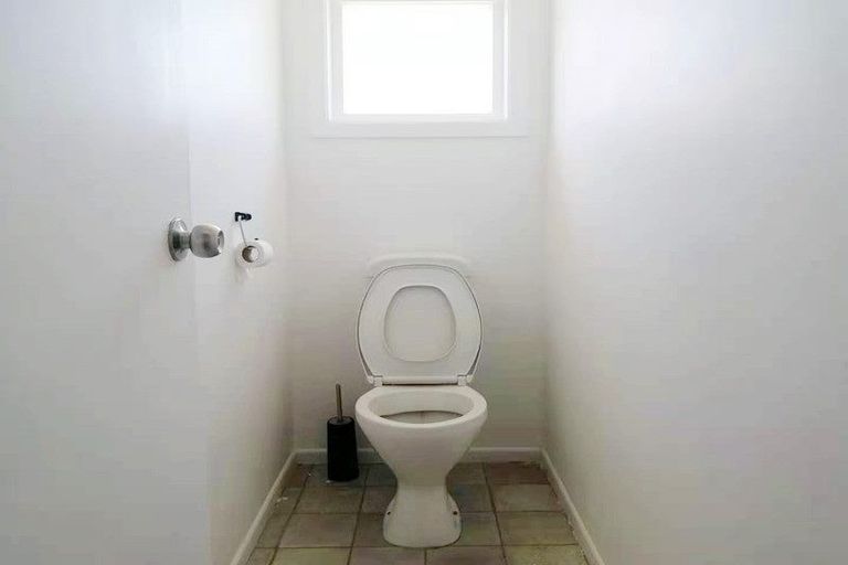 Photo of property in 18 Islington Avenue, New Lynn, Auckland, 0600