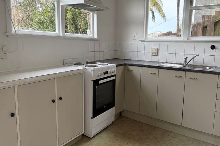 Photo of property in 147 Ruskin Road, Newlands, Wellington, 6037