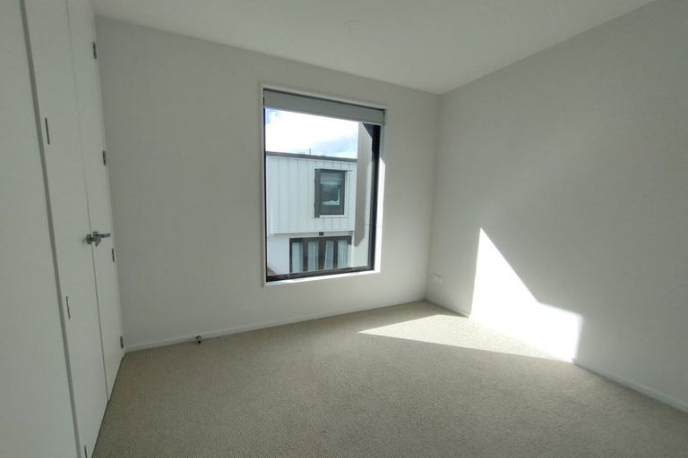 Photo of property in 6/65a Hogans Road, Glenfield, Auckland, 0629