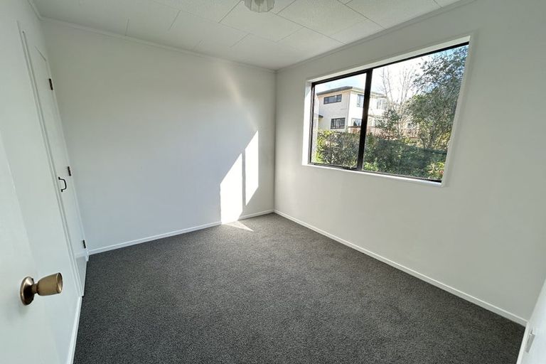 Photo of property in 2 Chablis Place, Henderson, Auckland, 0612