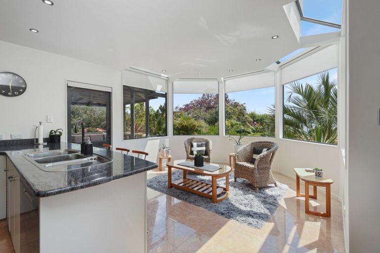 Photo of property in 4 Tupara Crescent, Kawaha Point, Rotorua, 3010