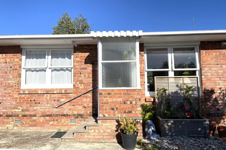 Photo of property in 4/10 Walker Road, Point Chevalier, Auckland, 1022