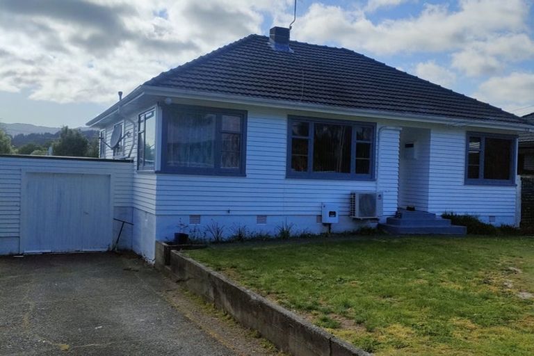 Photo of property in 14 Oxford Crescent, Ebdentown, Upper Hutt, 5018