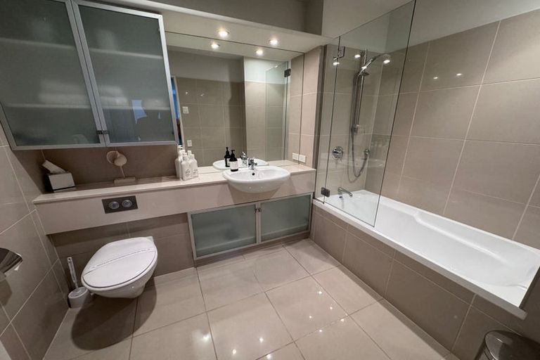 Photo of property in Oxleys Rock Apartments, 401/6 London Quay, Picton, 7220