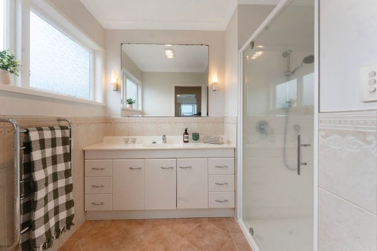 Photo of property in 90 Exmouth Road, Northcote, Auckland, 0627