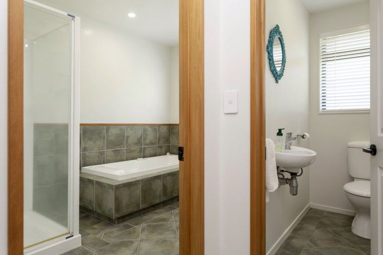 Photo of property in 47 Arrowsmith Avenue, Waipahihi, Taupo, 3330