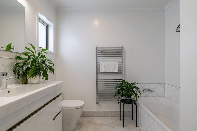 Photo of property in 6 Silkwood Place, Fitzherbert, Palmerston North, 4410