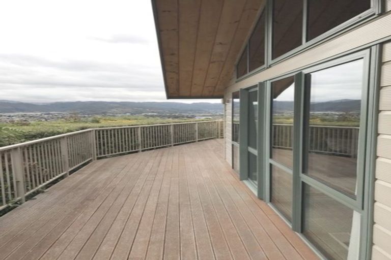 Photo of property in 8a Riverstone Drive, Riverstone Terraces, Upper Hutt, 5018