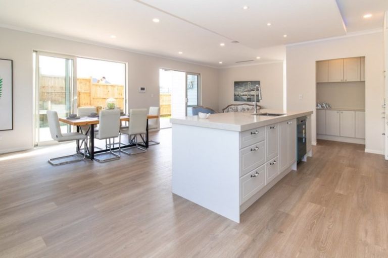 Photo of property in 104 Arran Point Parade, Orewa, 0931