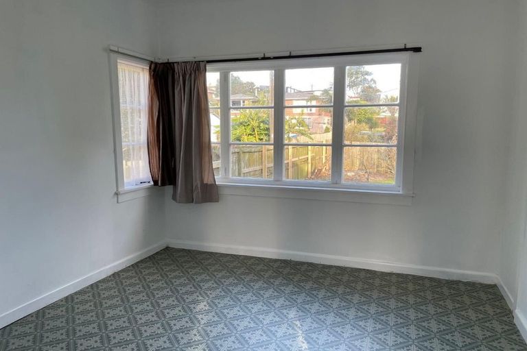 Photo of property in 17 Lavelle Road, Henderson, Auckland, 0612