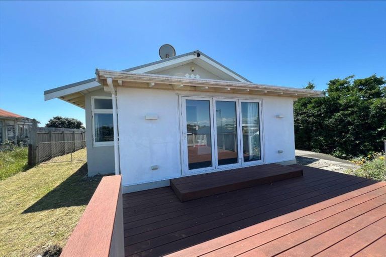 Photo of property in 33 Rangiora Street, Castlecliff, Whanganui, 4501