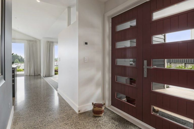 Photo of property in 5 Azalea Lane, Waipahihi, Taupo, 3330