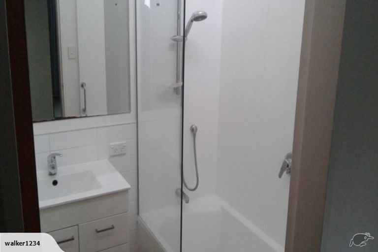 Photo of property in 154 Akaroa Drive, Maupuia, Wellington, 6022