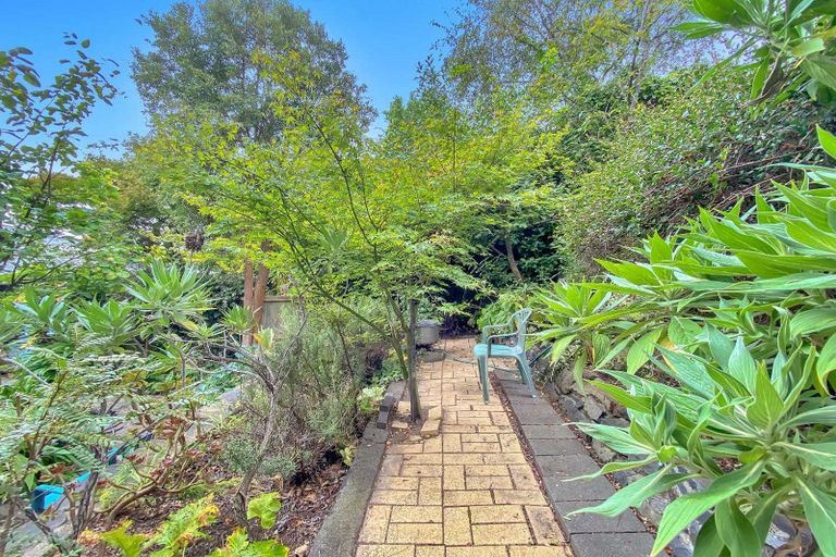 Photo of property in 1 Menlo Terrace, Mount Pleasant, Christchurch, 8081