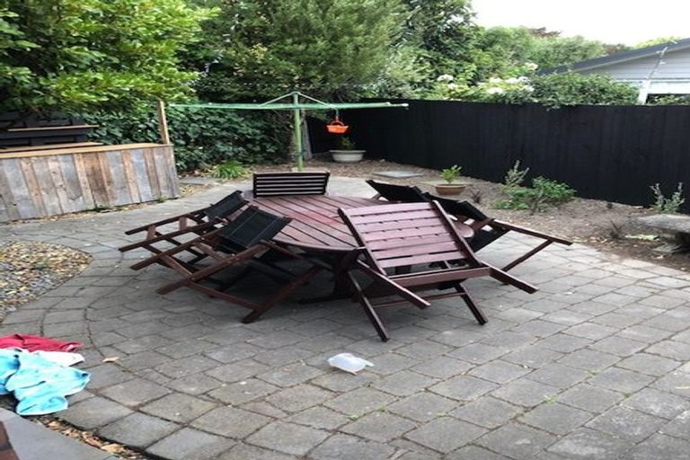 Photo of property in 12 Ladbrokes Place, Fendalton, Christchurch, 8052