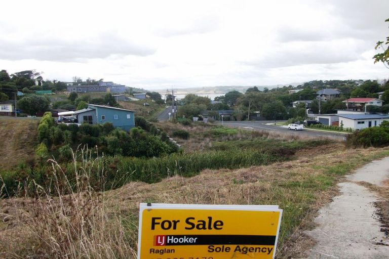Photo of property in 6 Waikowhai Place, Raglan, 3225