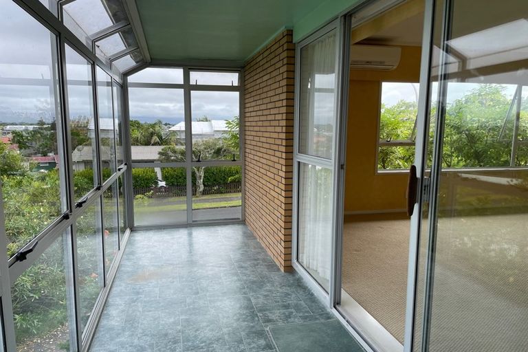 Photo of property in 5 Miltonia Avenue, Te Atatu South, Auckland, 0610