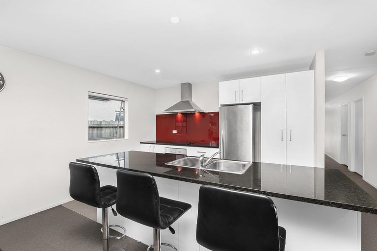 Photo of property in 98 Popokatea Drive, Takanini, 2112