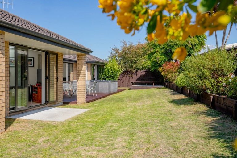 Photo of property in 76 Carrington Drive, Papamoa Beach, Papamoa, 3118