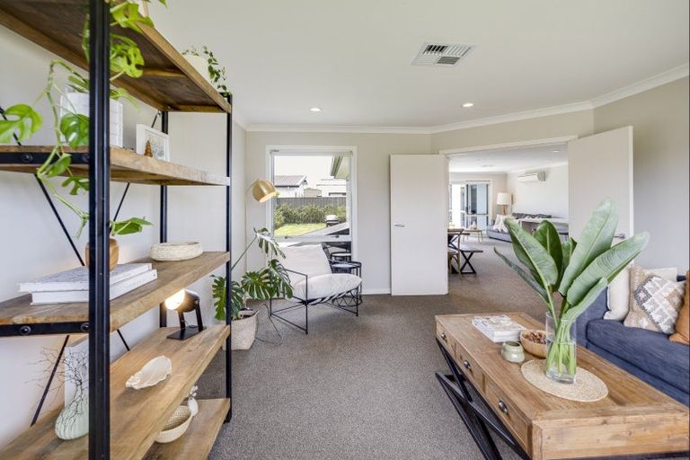 Photo of property in 17 Aoraki Road, Poraiti, Napier, 4112