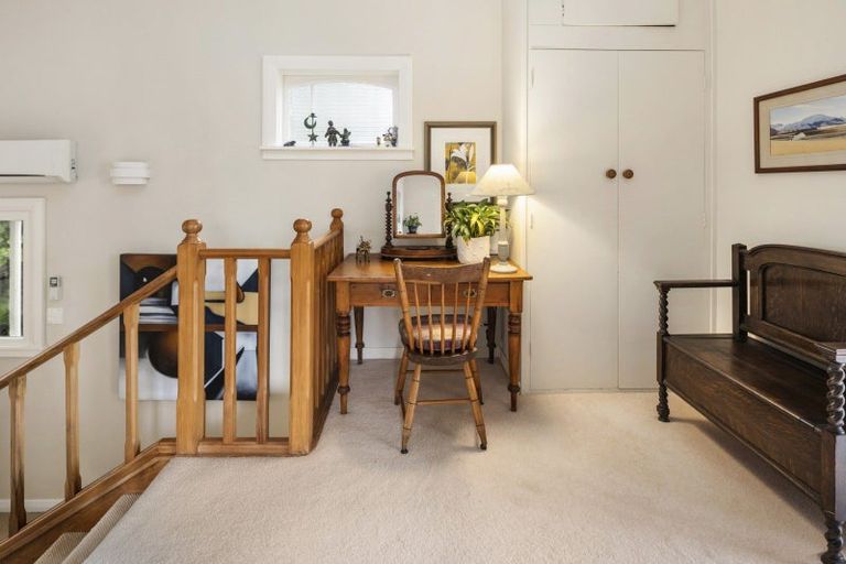 Photo of property in 38 The Crescent, Roseneath, Wellington, 6011