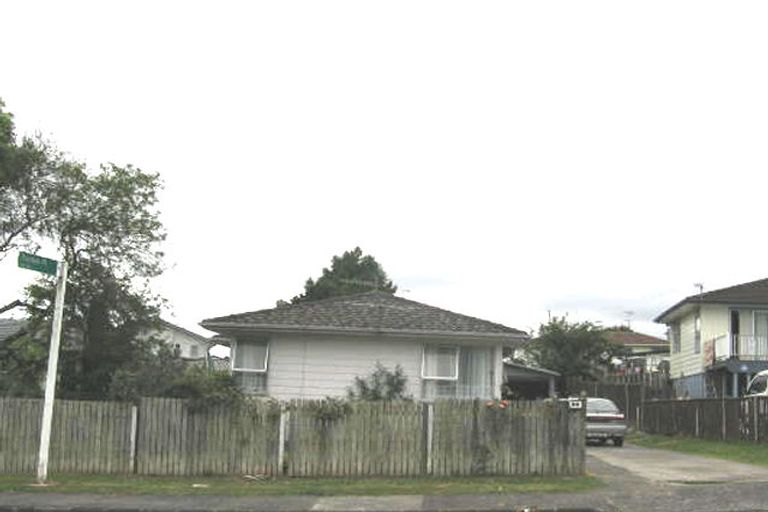 Photo of property in 17 Flaxdale Street, Birkdale, Auckland, 0626