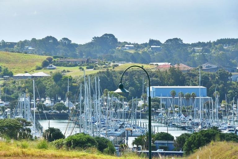 Photo of property in 8 Resolution Drive, Gulf Harbour, Whangaparaoa, 0930