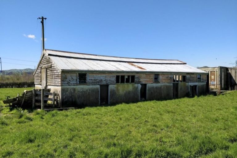 Photo of property in 62 Carter Road, Oratia, Auckland, 0604